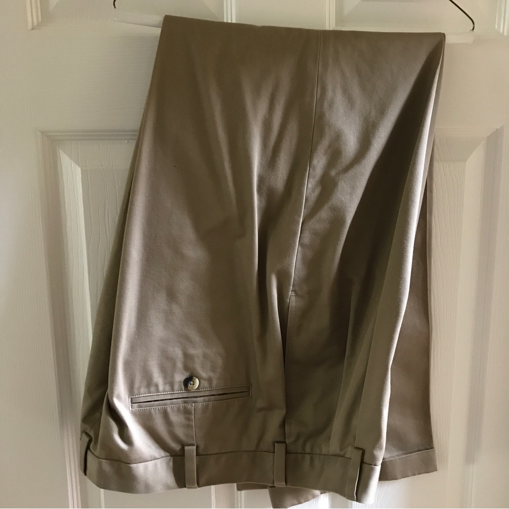 Jos A Bank pleated trousers pants 36x31 cotton Travelers Collection